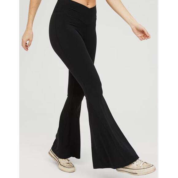 Offline by Aerie Real Me High Waisted Crossover Flare Legging Black sz S - Picture 2 of 7